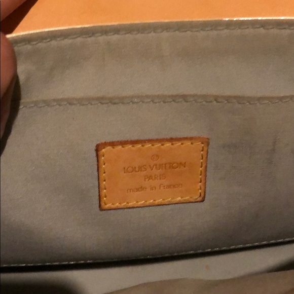 Authentic LOUIS VUITTON vernis white shoulder bag - Picture 7 of 8